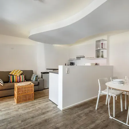 Metta - Hochwertig Sanierter Altbau Mit Terrasse Auf Der Insel
