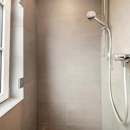Metta - Hochwertig Sanierter Altbau Mit Terrasse Auf Der Insel *