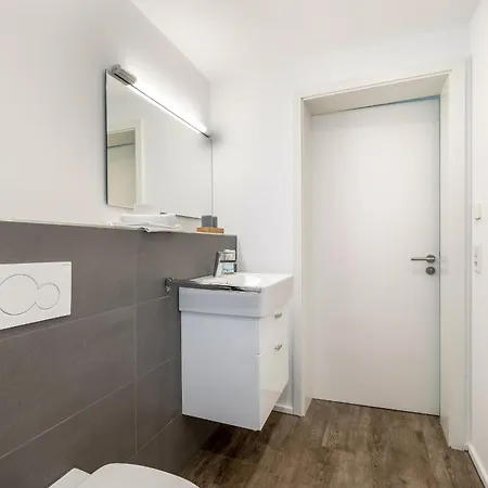 Metta - Hochwertig Sanierter Altbau Mit Terrasse Auf Der Insel Apartamento