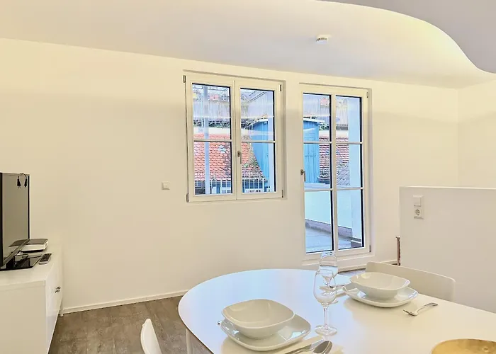 Metta - Hochwertig Sanierter Altbau Mit Terrasse Auf Der Insel דירה לינדאו