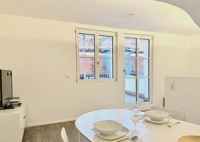 Metta - Hochwertig Sanierter Altbau Mit Terrasse Auf Der Insel * לינדאו